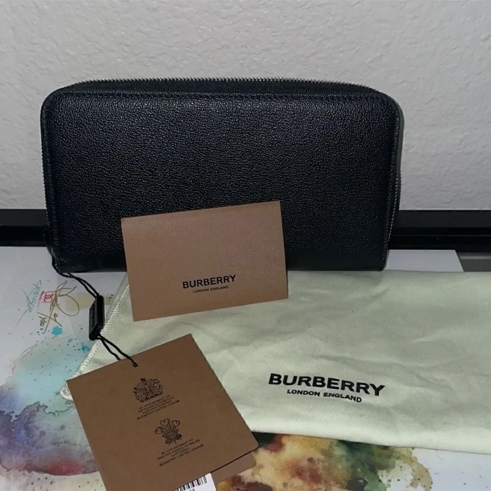 NWT Burberry Elmore Black Leather Full Zippy Wallet 🖤 - Picture 4 of 4